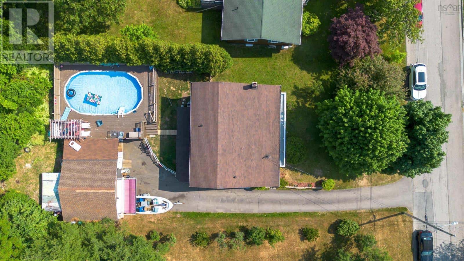 56 Holic Avenue — North Sydney, Nova Scotia - Photo 4 of 41