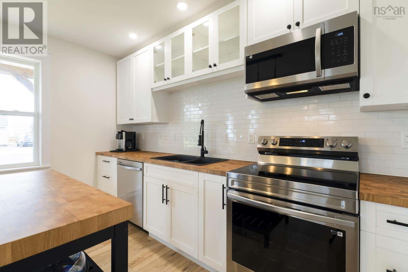 58 Oak St — Pictou, Nova Scotia - Photo 5 of 19