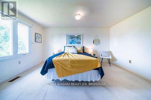 26 CRESTCOMBE ROAD — St. Catharines (Ridley), Ontario - Photo 4 of 24