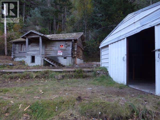 289 MACKENZIE 20 HIGHWAY — Bella Coola, British Columbia - Photo 3 of 20