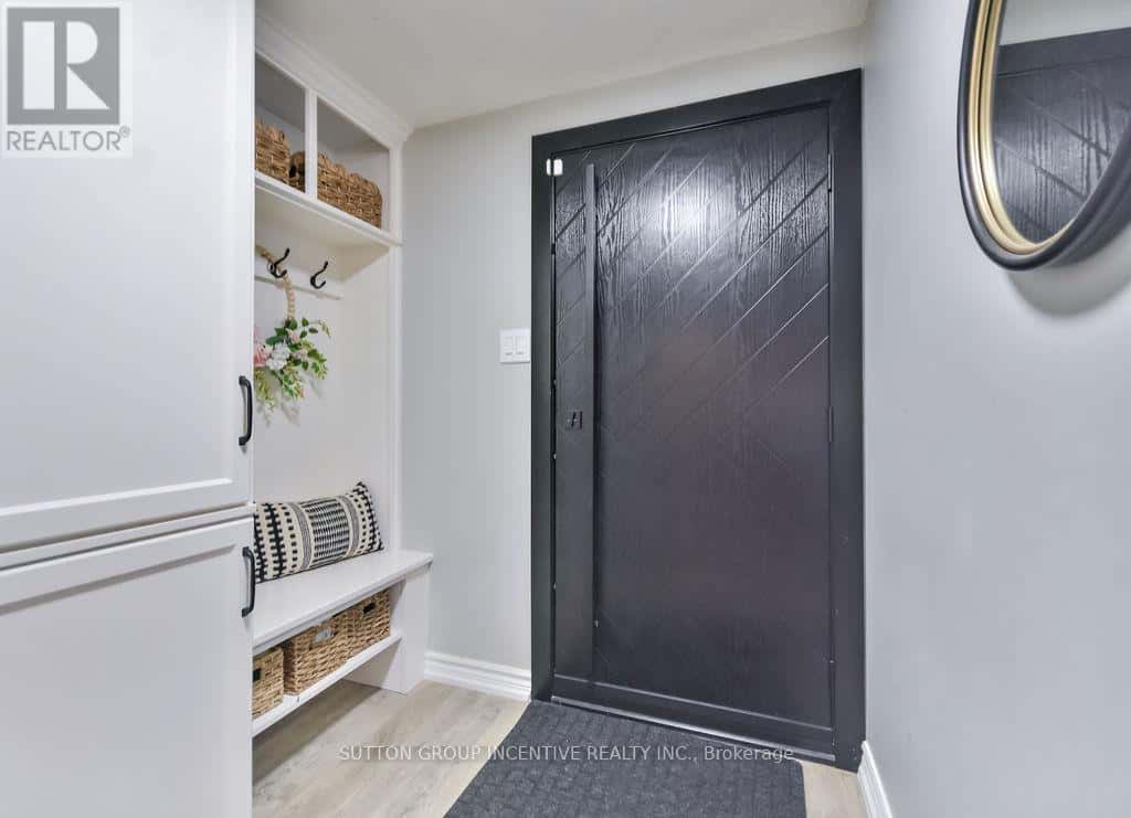 29 WELLS CRESCENT — Barrie (Sunnidale), Ontario - Photo 3 of 24