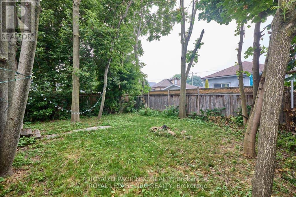 108 CARLTON STREET — St. Catharines (Haig), Ontario - Photo 4 of 41