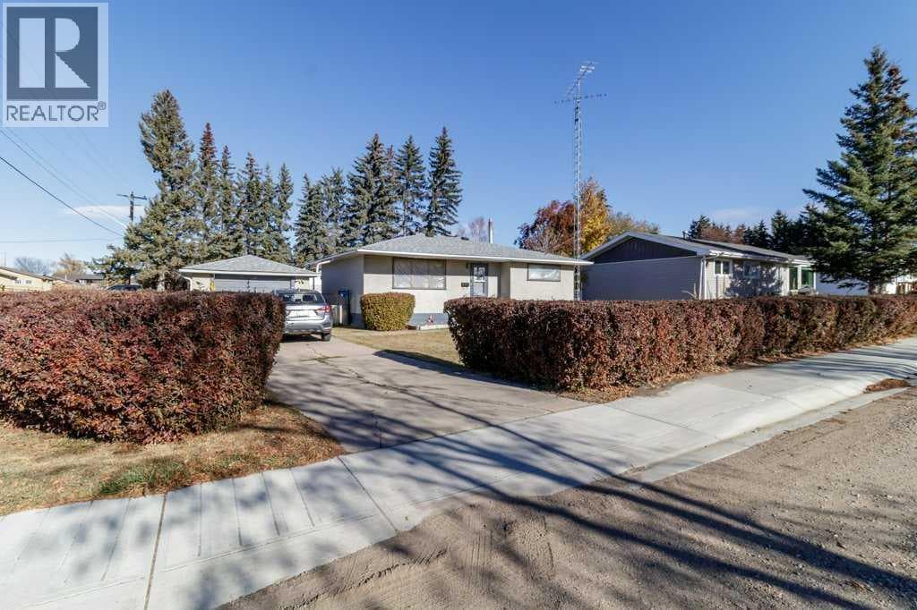 4638 50 Avenue — Bentley, Alberta - Main photo
