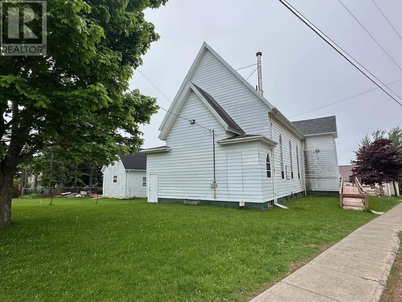 14 HEBREW Avenue — Souris, Prince Edward Island - Photo 2 of 37