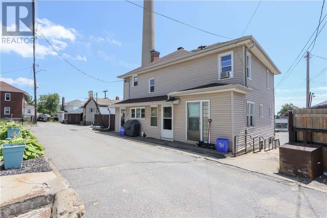 5 Pietro — Copper Cliff, Ontario - Photo 2 of 40