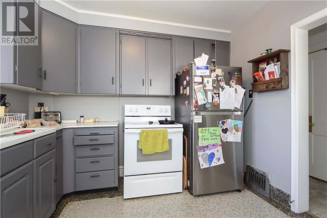 5 Pietro — Copper Cliff, Ontario - Photo 5 of 40