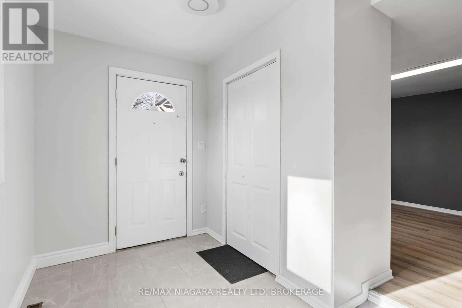 1 - 115 KINNEAR STREET — Port Colborne (East Village), Ontario - Photo 3 of 11