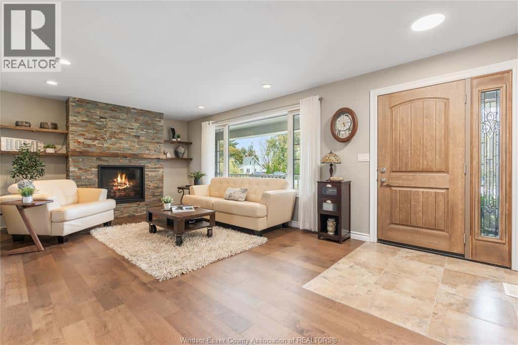 215 COUNTY RD 34 W — Cottam, Ontario - Photo 3 of 49