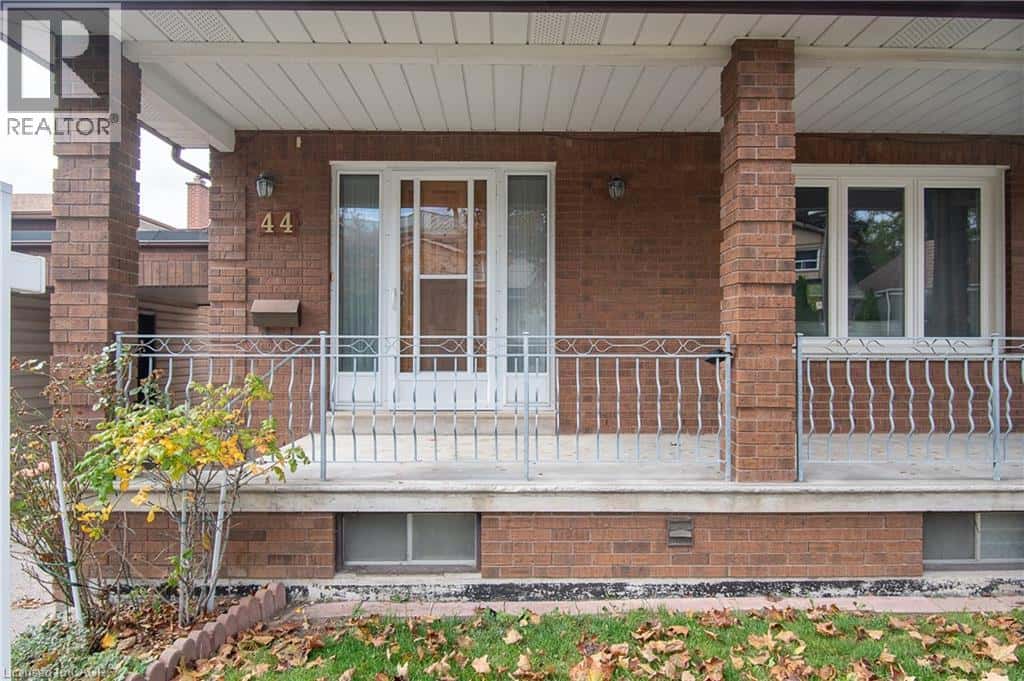 44 RIDGE Road — North York, Ontario - Photo 2 of 34