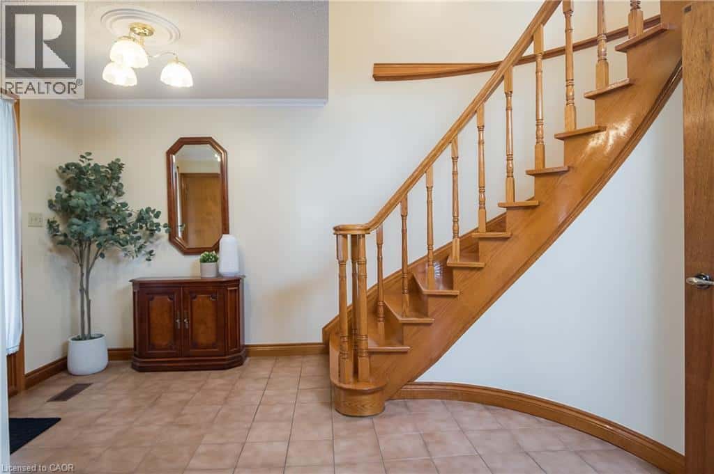 44 RIDGE Road — North York, Ontario - Photo 3 of 34