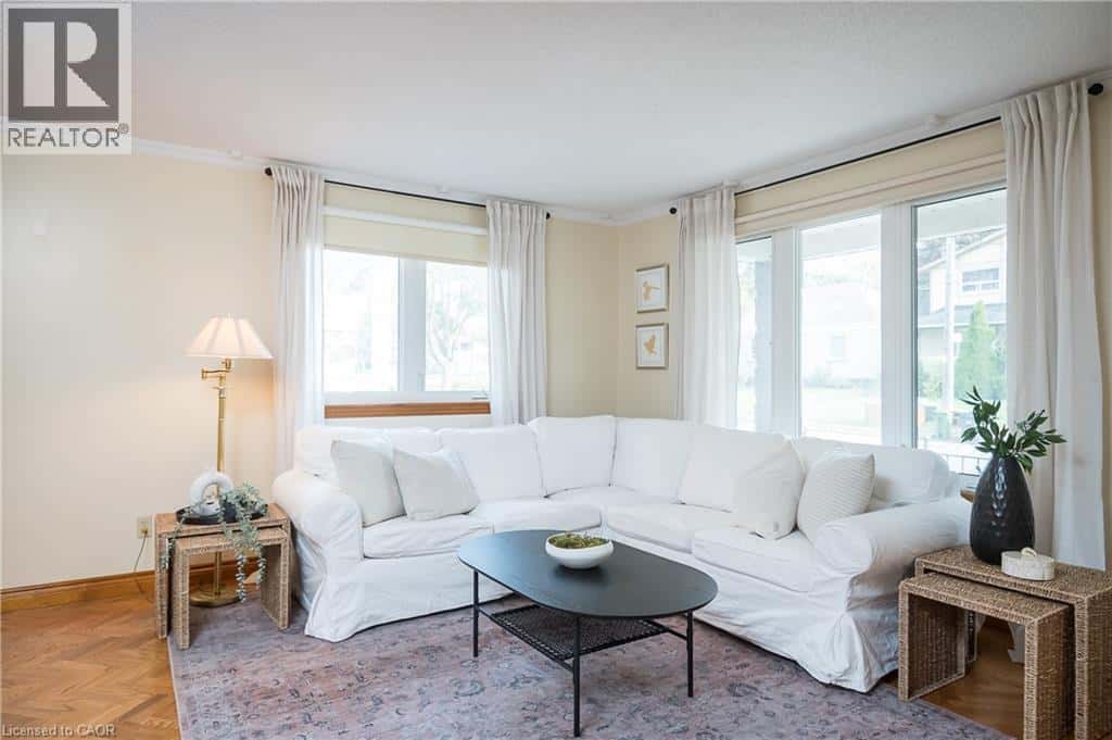 44 RIDGE Road — North York, Ontario - Photo 4 of 34