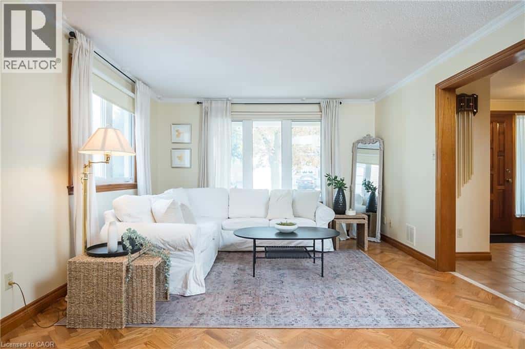 44 RIDGE Road — North York, Ontario - Photo 5 of 34