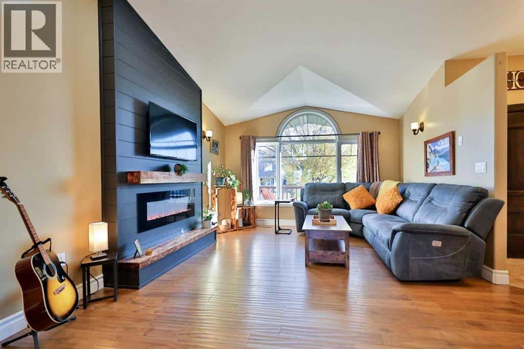 706 Northridge Avenue — Picture Butte, Alberta - Photo 4 of 46