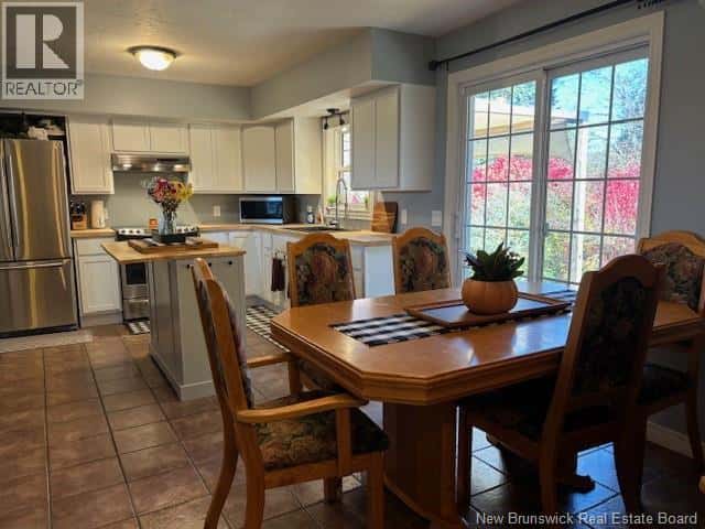 2 Meredith Drive — Sussex Corner, New Brunswick - Photo 3 of 47