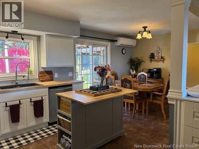 2 Meredith Drive — Sussex Corner, New Brunswick - Photo 4 of 47