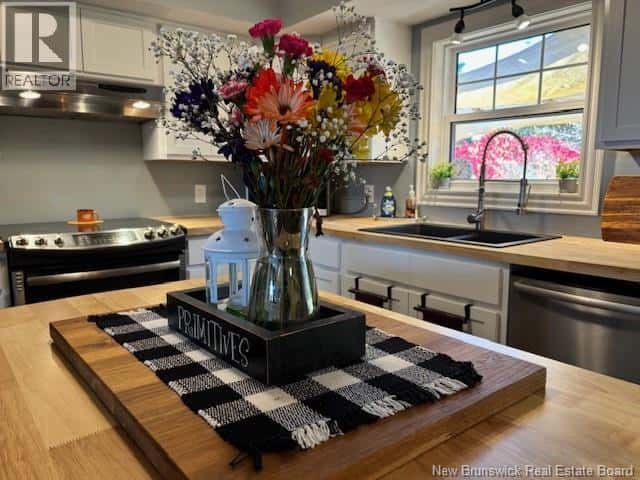 2 Meredith Drive — Sussex Corner, New Brunswick - Photo 5 of 47