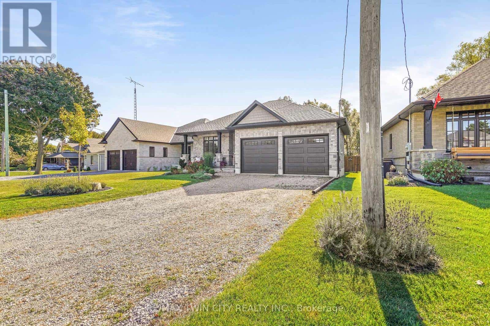 174 MECHANIC STREET — Norfolk (Waterford), Ontario - Photo 2 of 50