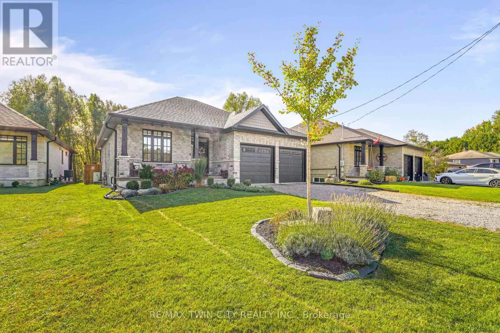 174 MECHANIC STREET — Norfolk (Waterford), Ontario - Photo 3 of 50