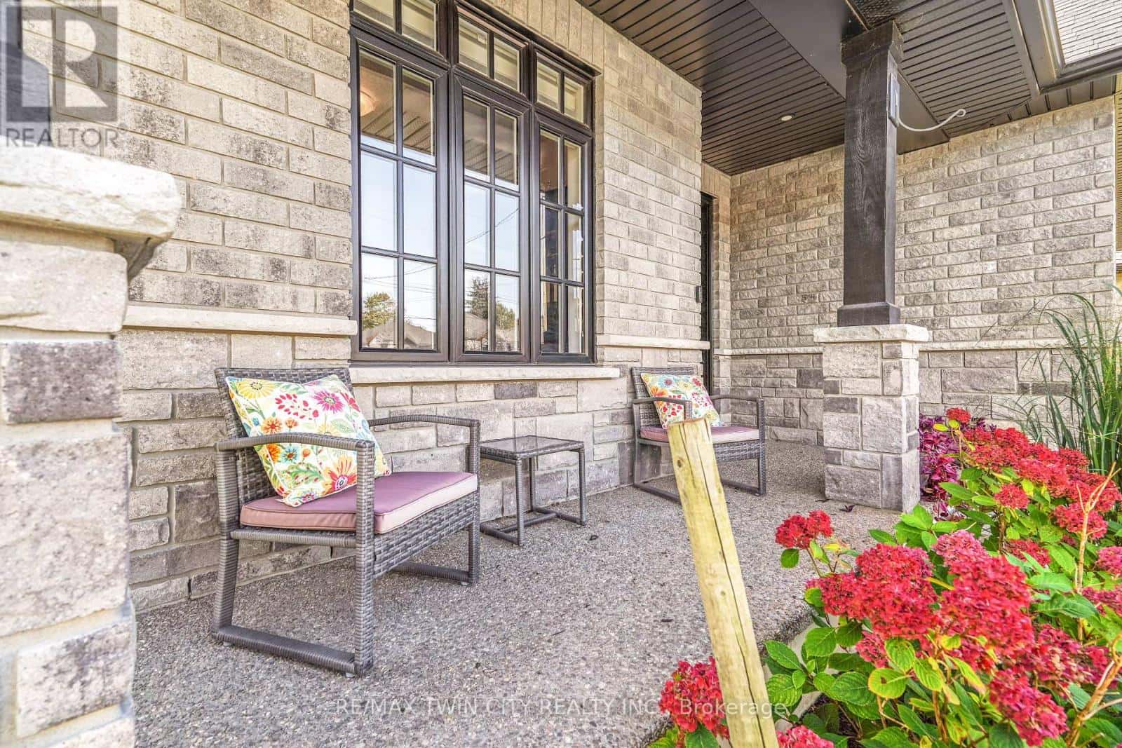 174 MECHANIC STREET — Norfolk (Waterford), Ontario - Photo 5 of 50