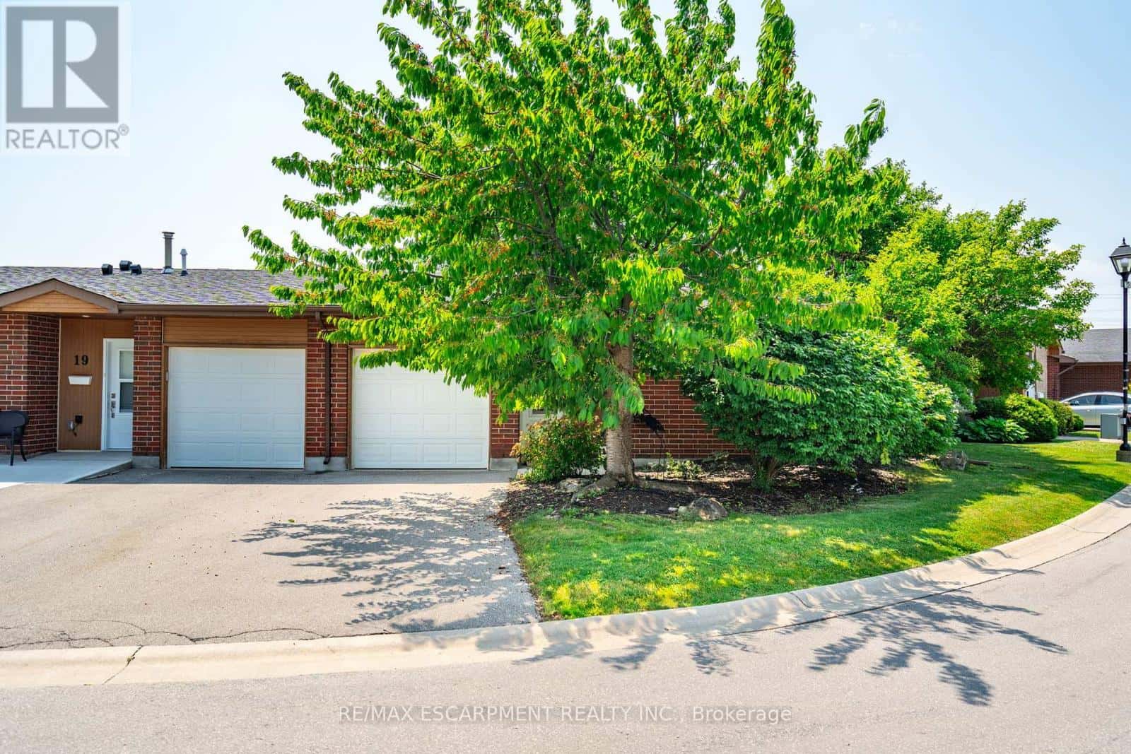 1 ARCHDEACON CLARK TRAIL — Hamilton (Kennedy), Ontario - Photo 2 of 39