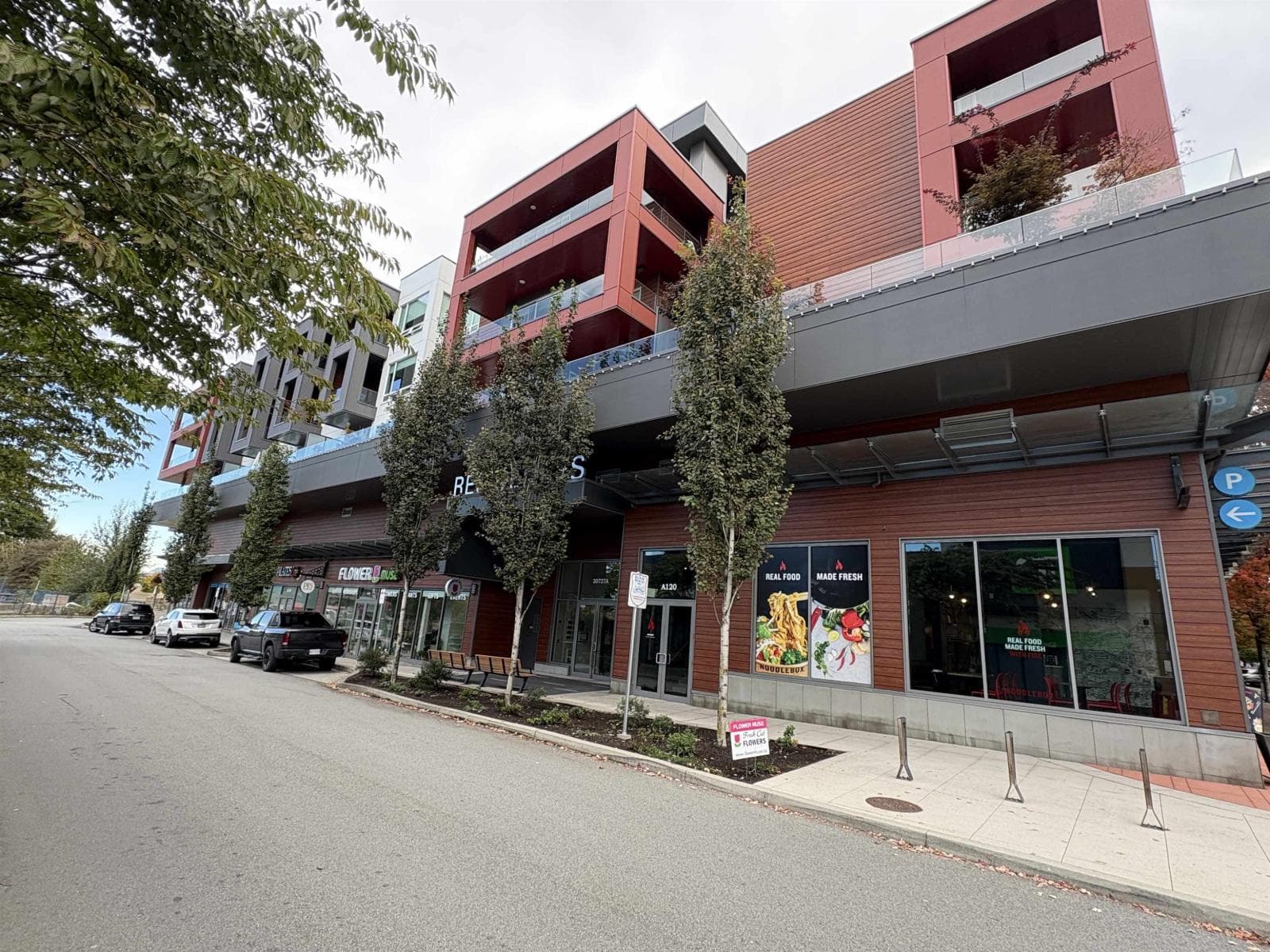 A417 20727 WILLOUGHBY TOWN CENTRE DRIVE — Langdale, British Columbia - Main photo