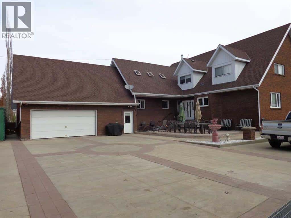 3 Rustic Road — Norglenwold, Alberta - Photo 4 of 50