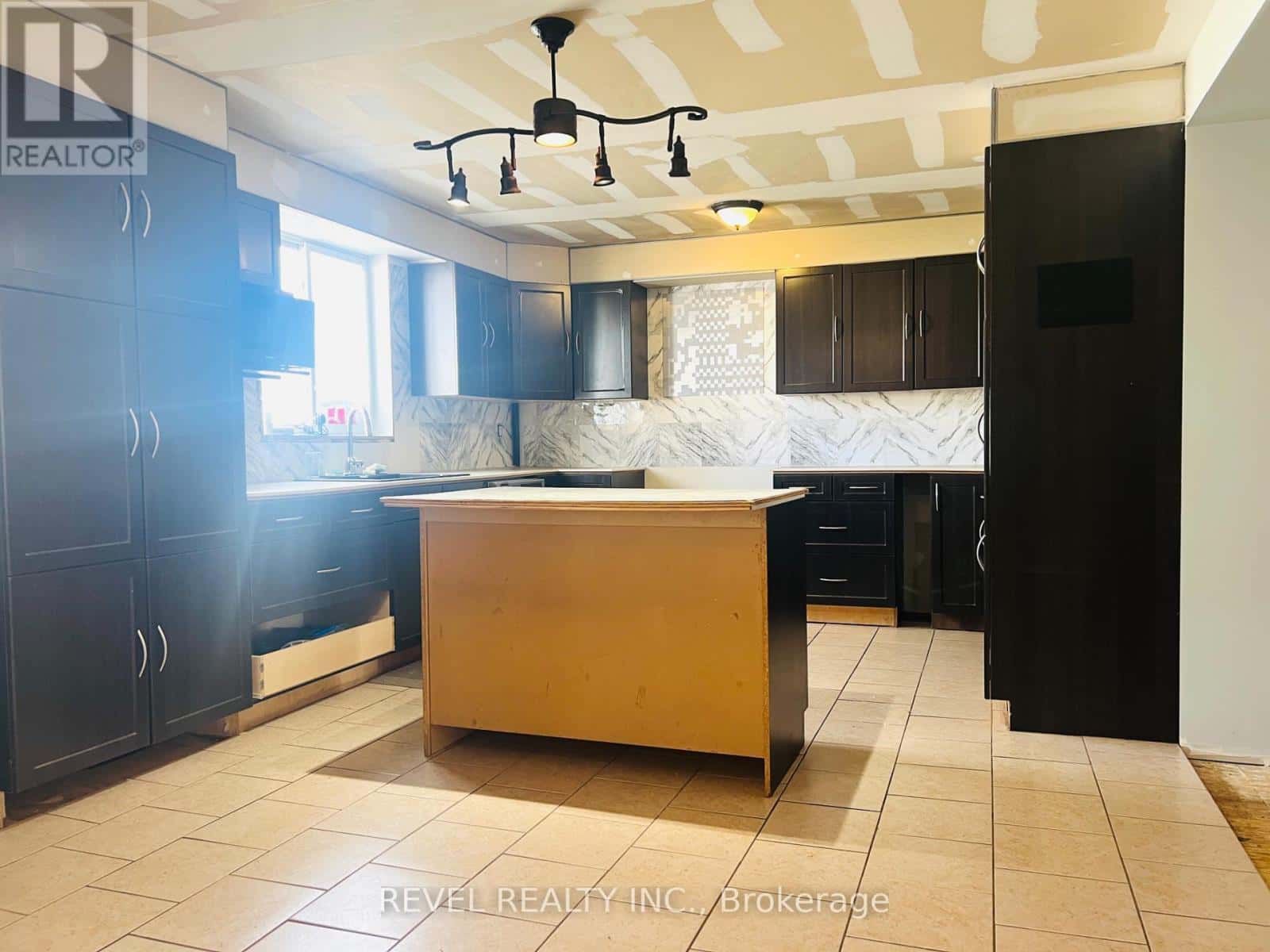 373 COMMERCIAL AVENUE — Timmins (TS - SW), Ontario - Photo 2 of 34