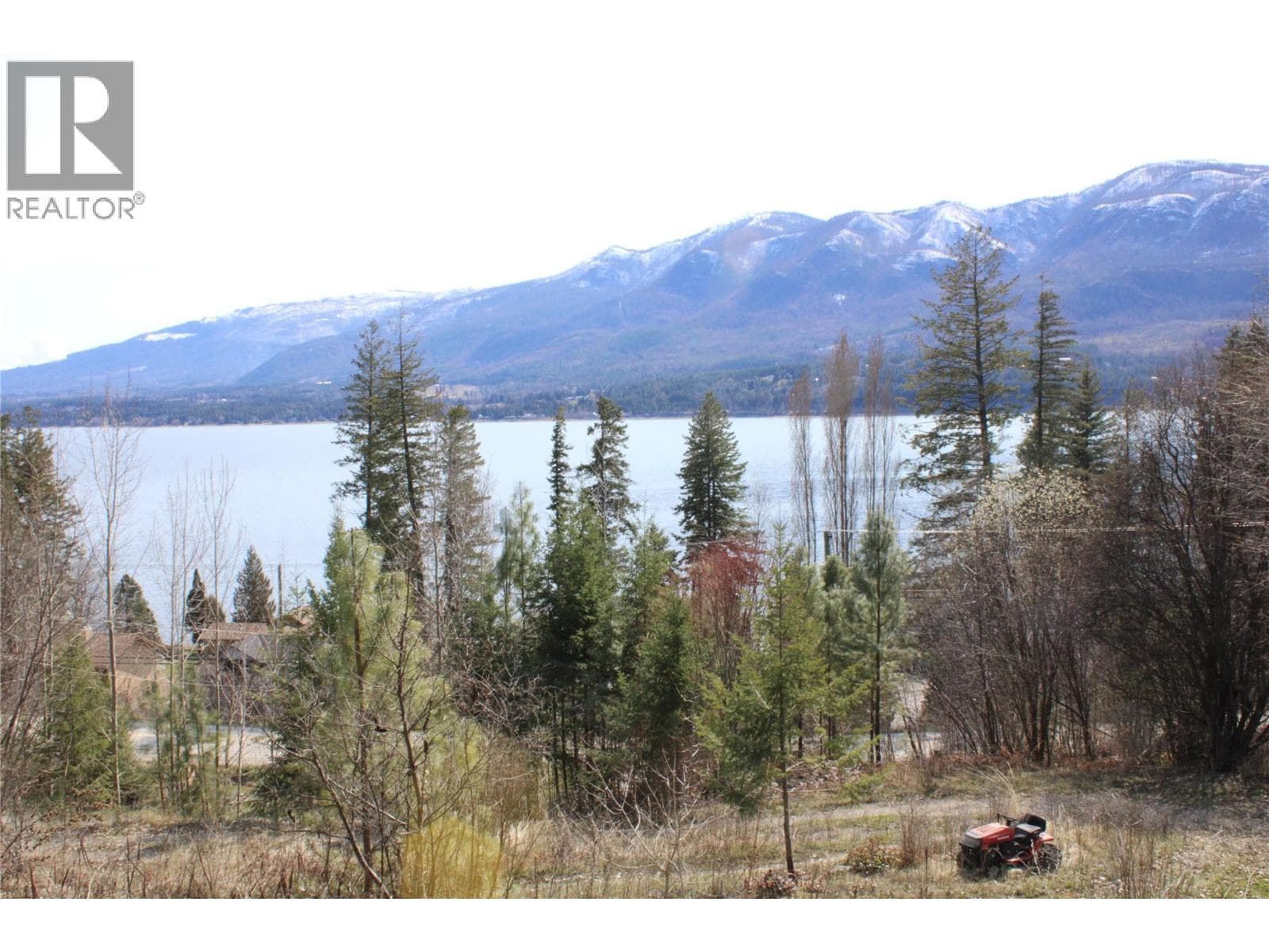 2959 View Road — Lee Creek, British Columbia - Main photo