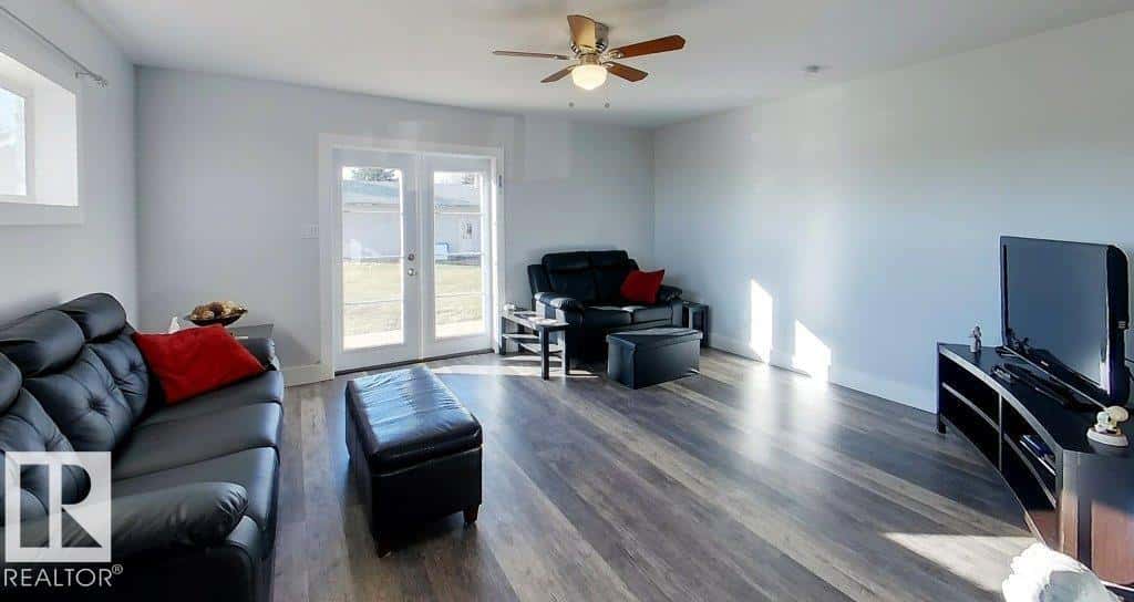 101034A TWP ROAD 590 — Rural Woodlands County, Alberta - Photo 4 of 51