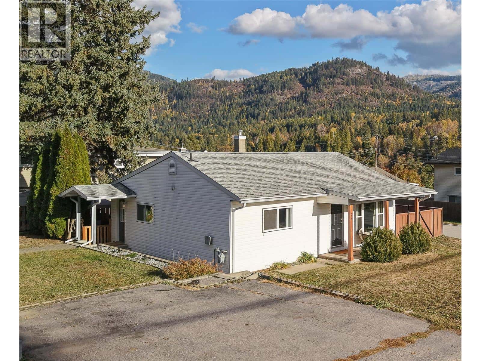 24 Kootenay Avenue North