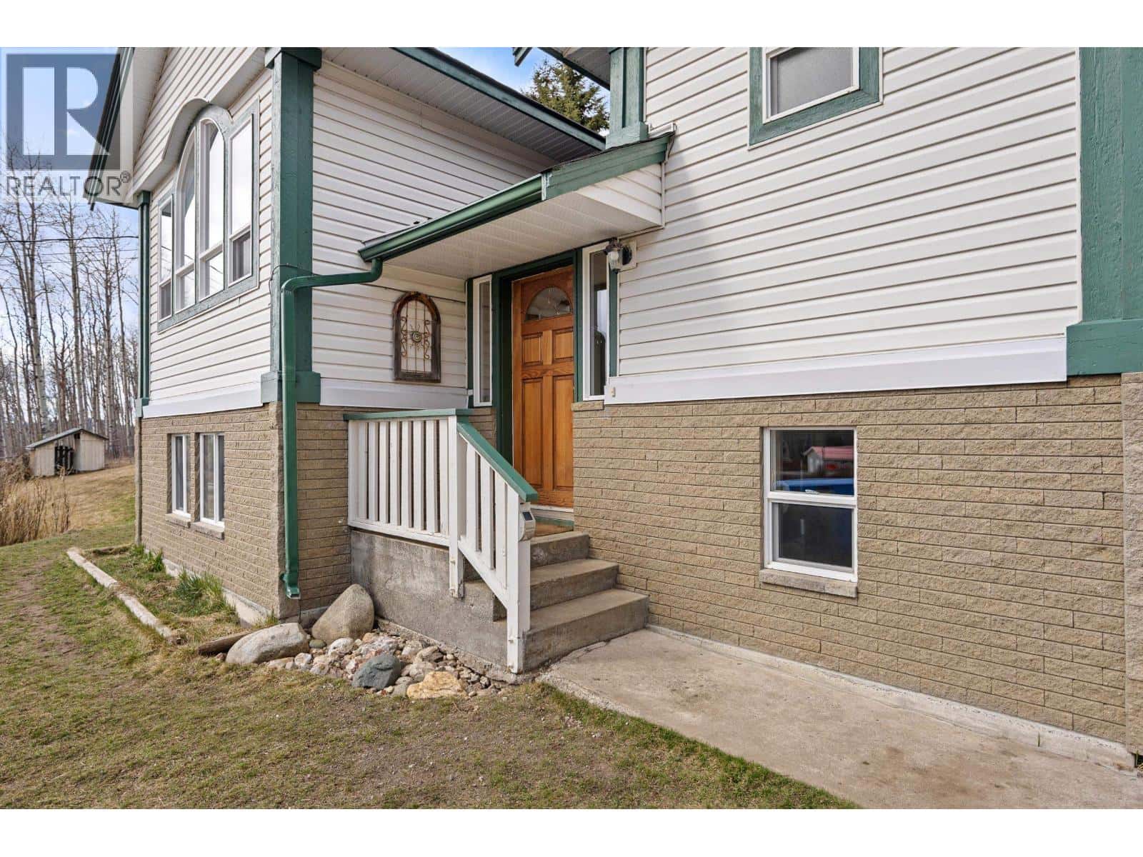 8261 LITTLE FORT 24 HIGHWAY — Lone Butte, British Columbia - Photo 2 of 40