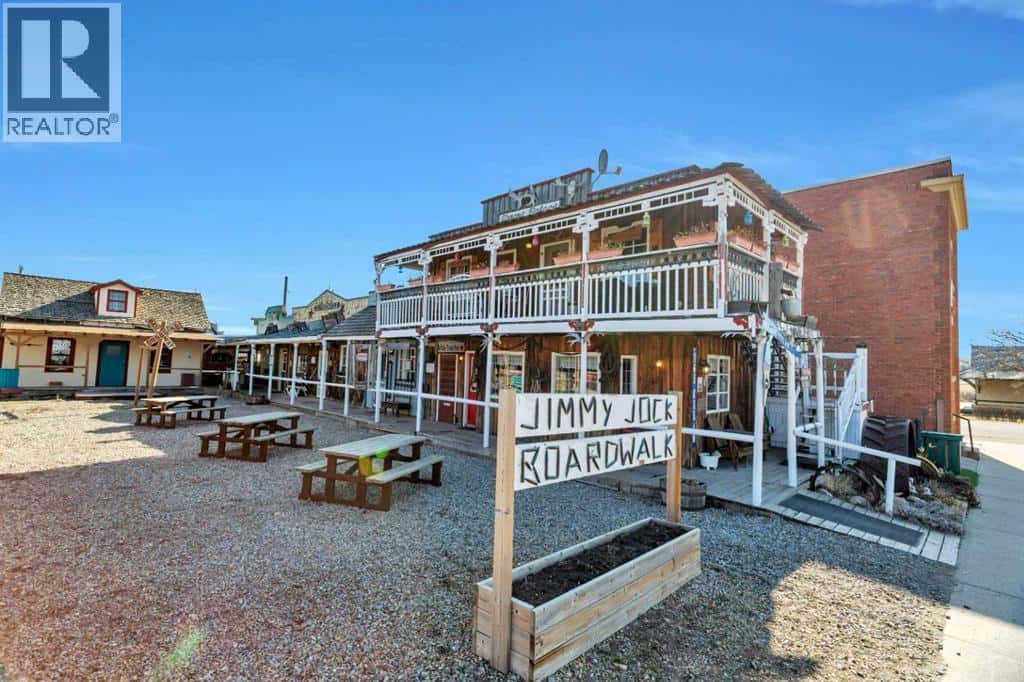 48 Main Street E — Big Valley, Alberta - Photo 3 of 46