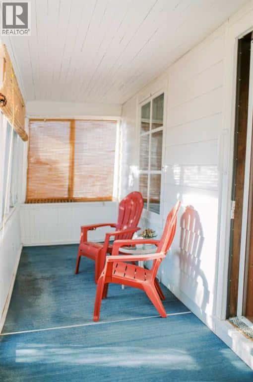 221 4th Avenue S — Big Valley, Alberta - Photo 4 of 44