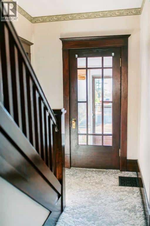 221 4th Avenue S — Big Valley, Alberta - Photo 5 of 44