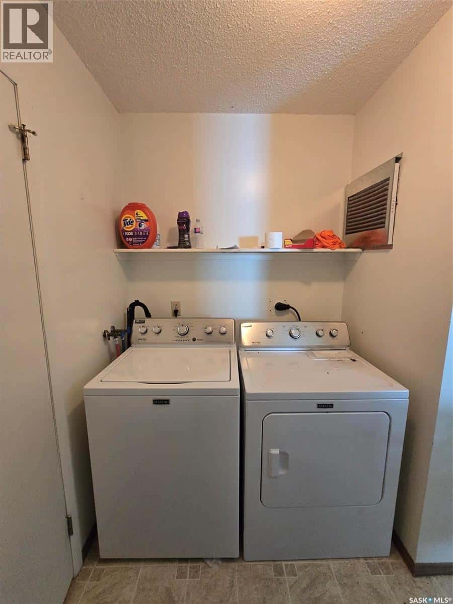 413 - 415 Calgary STREET — Broadview, Saskatchewan - Photo 5 of 30