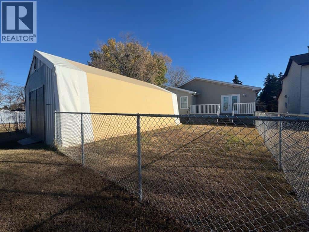 4953 49 Street — Sedgewick, Alberta - Photo 4 of 44