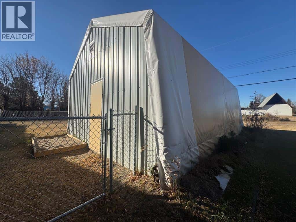 4953 49 Street — Sedgewick, Alberta - Photo 5 of 44