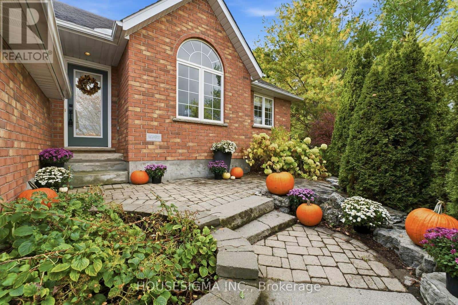 32 DICKINSON COURT — Centre Wellington (Elora/Salem), Ontario - Photo 3 of 38