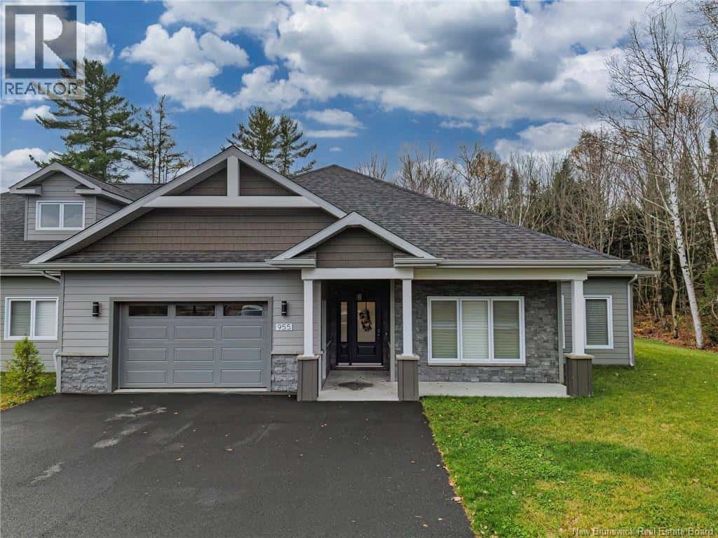 955 Main Street — Grand Falls, New Brunswick - Photo 5 of 48