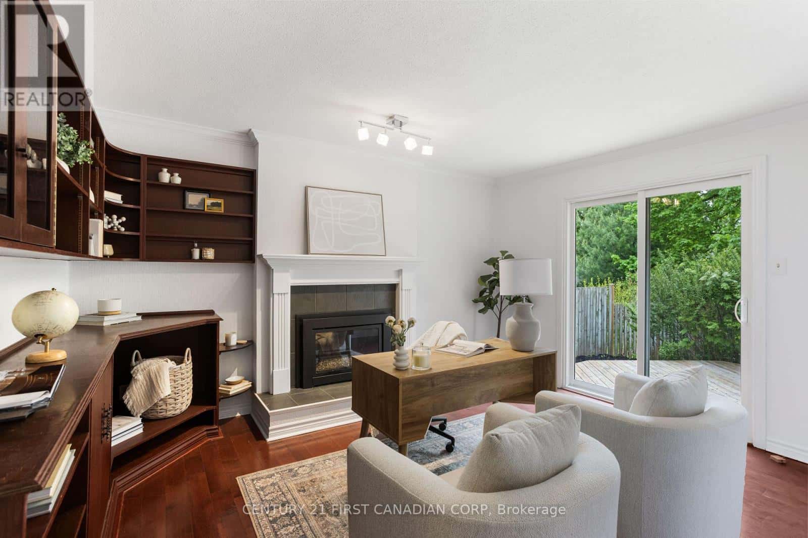 24 BARTLETT CRESCENT — London South (South M), Ontario - Photo 2 of 46