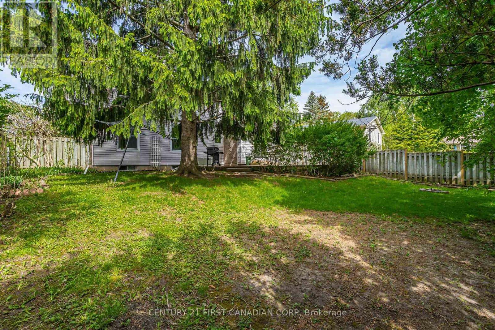 24 BARTLETT CRESCENT — London South (South M), Ontario - Photo 4 of 46