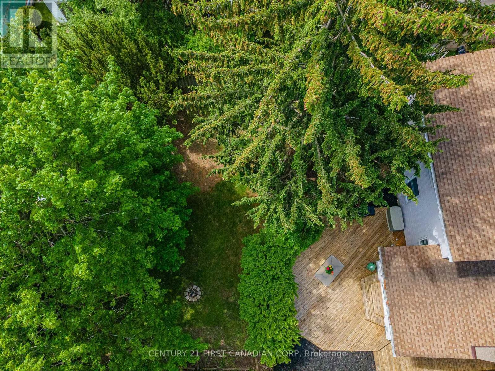 24 BARTLETT CRESCENT — London South (South M), Ontario - Main photo