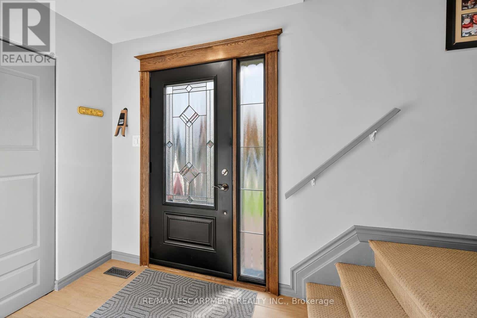 211 BIRCHCLIFFE CRESCENT — Hamilton (Berrisfield), Ontario - Photo 5 of 50