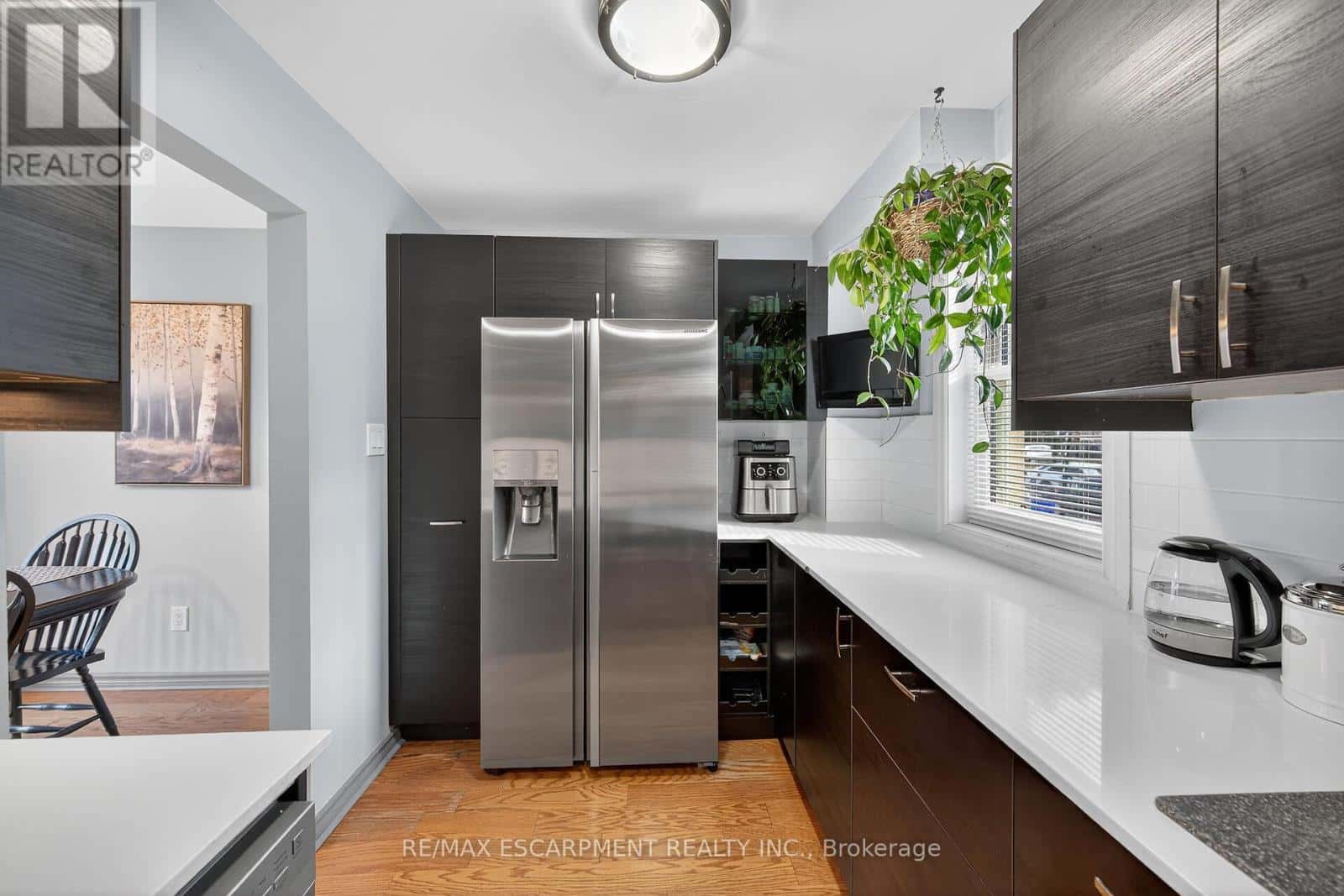 211 BIRCHCLIFFE CRESCENT — Hamilton (Berrisfield), Ontario - Photo 4 of 50