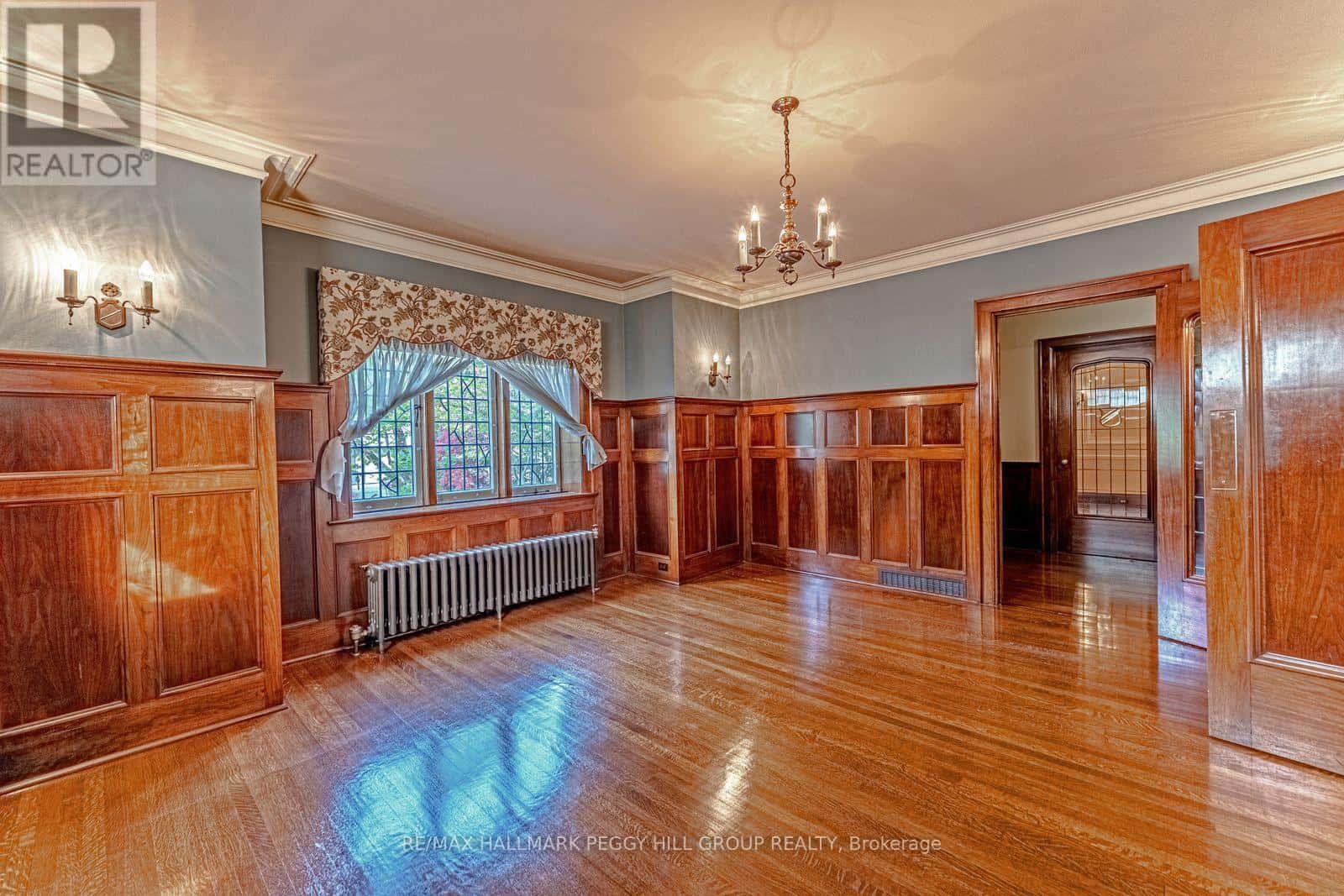 60 HIGH STREET — Barrie (Queen's Park), Ontario - Photo 3 of 30