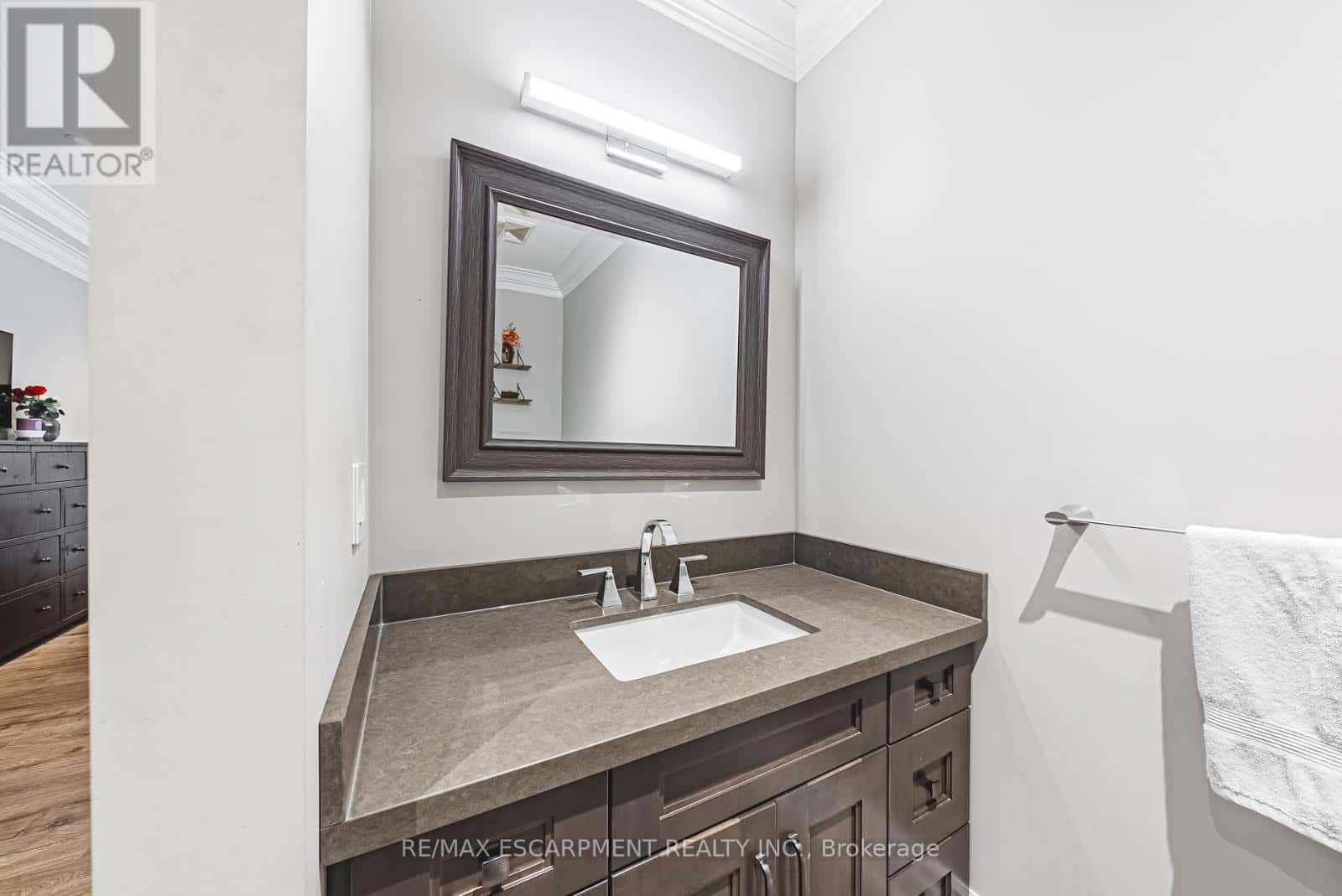 597 OLD YORK ROAD — Burlington (Grindstone), Ontario - Photo 5 of 50