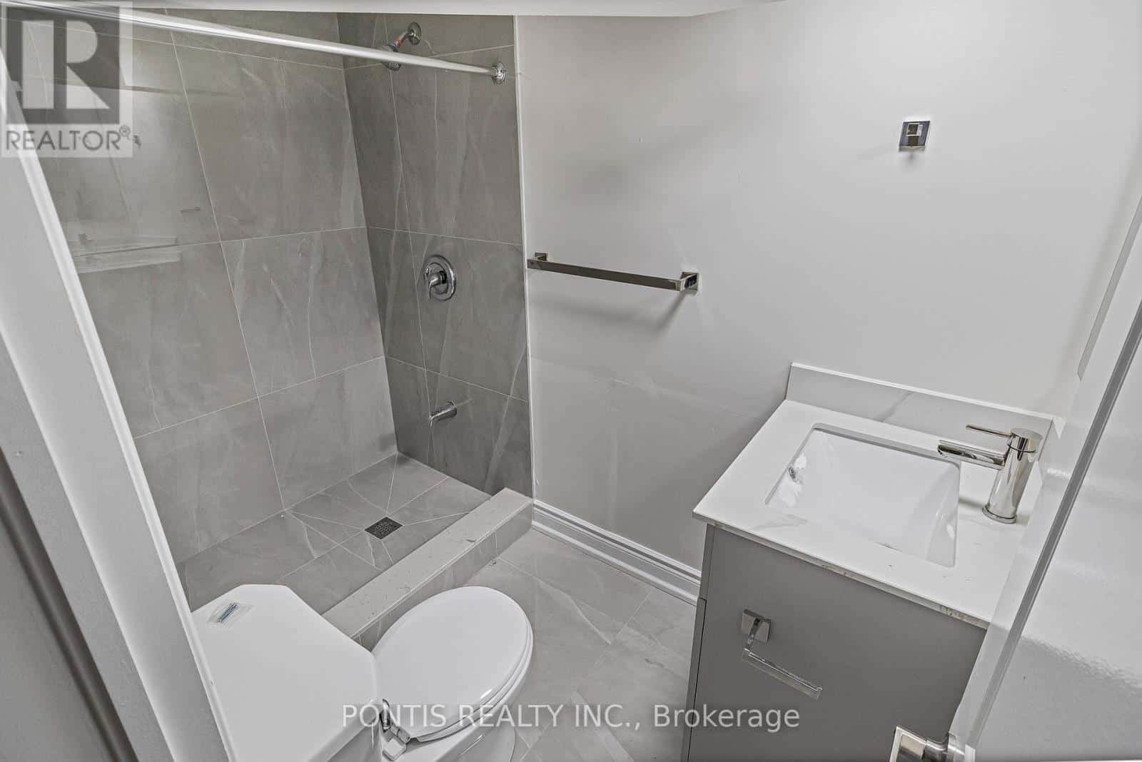 207 BOWMAN STREET — Hamilton (Ainslie Wood), Ontario - Photo 3 of 31