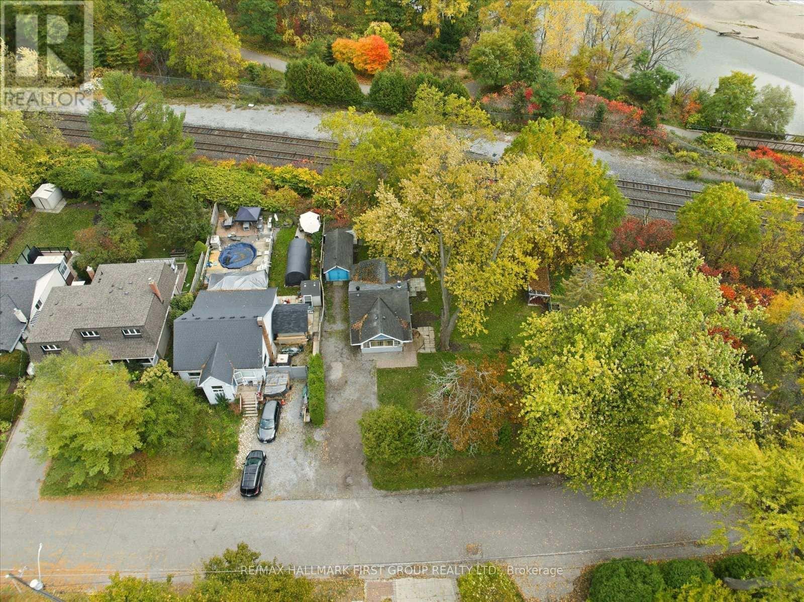 313 DYSON ROAD — Pickering (Rosebank), Ontario - Photo 2 of 31