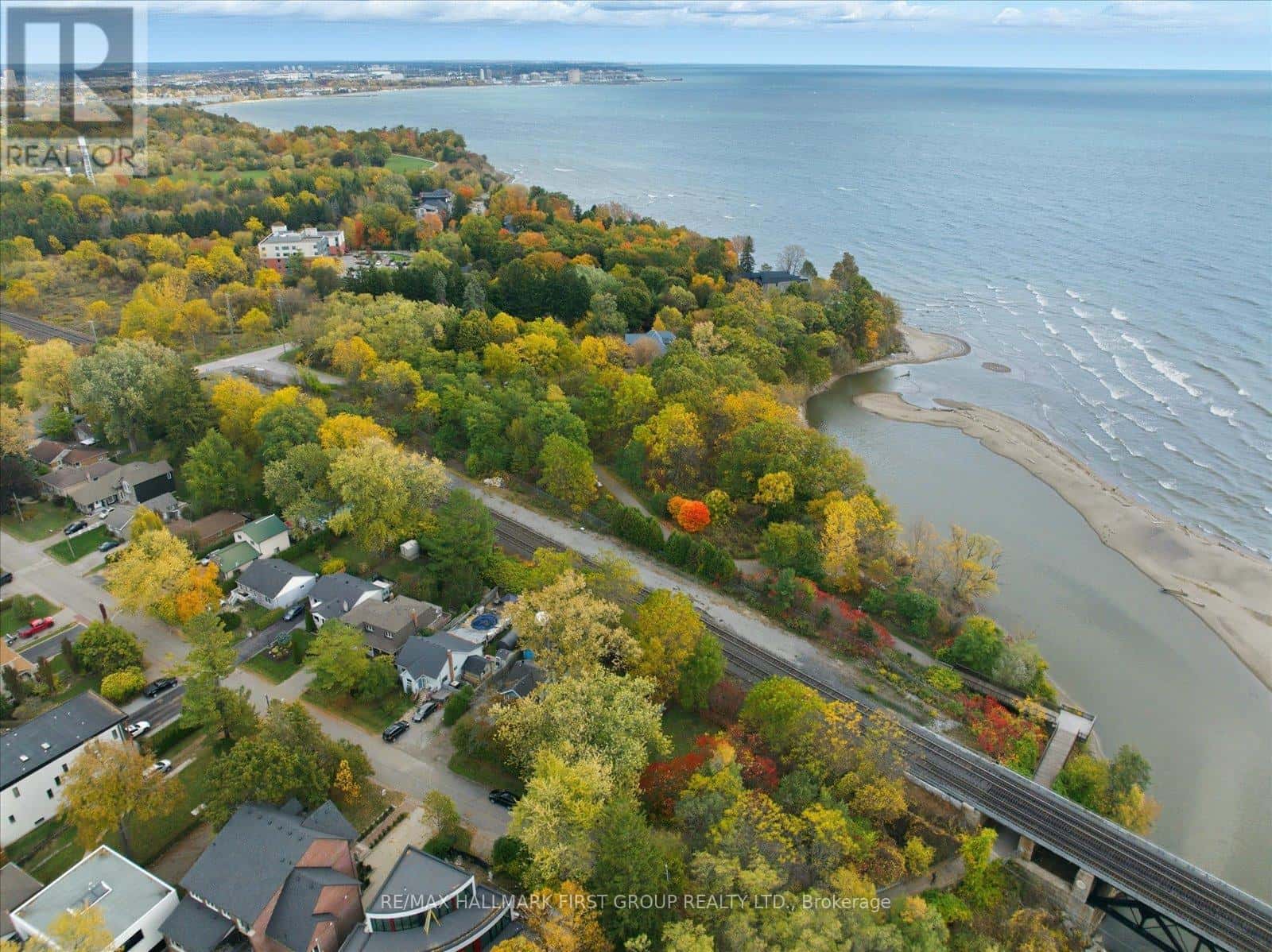 313 DYSON ROAD — Pickering (Rosebank), Ontario - Photo 4 of 31