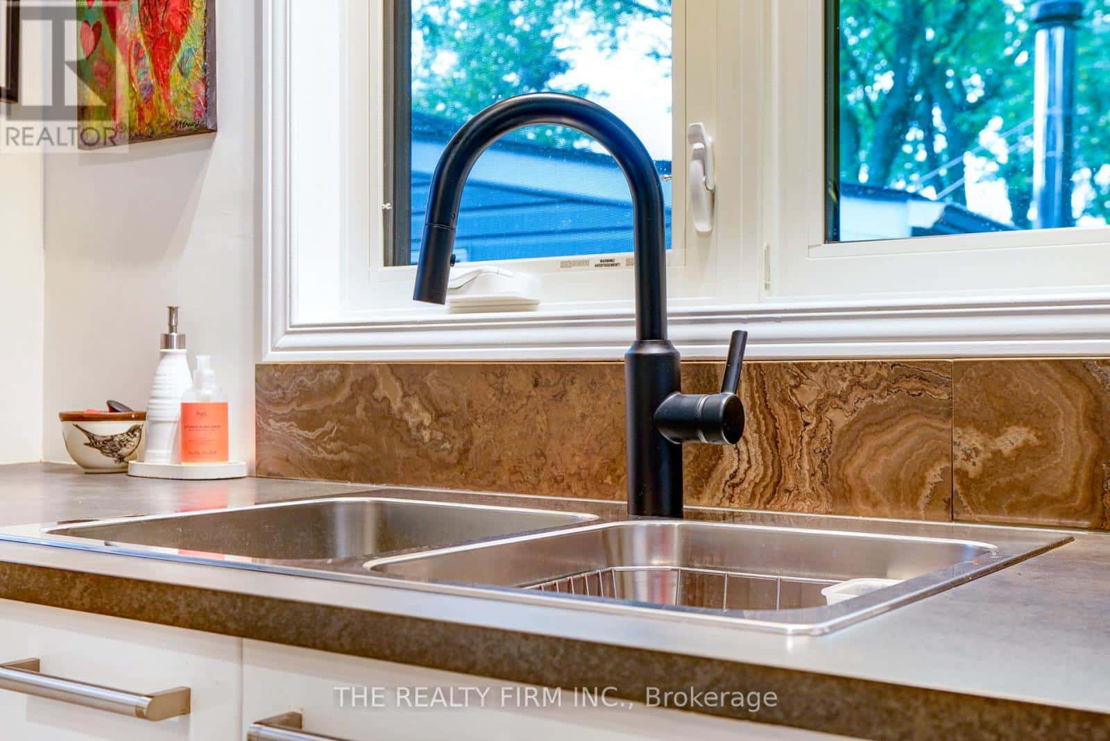 901 WILLOW DRIVE — London South (South Y), Ontario - Photo 4 of 48